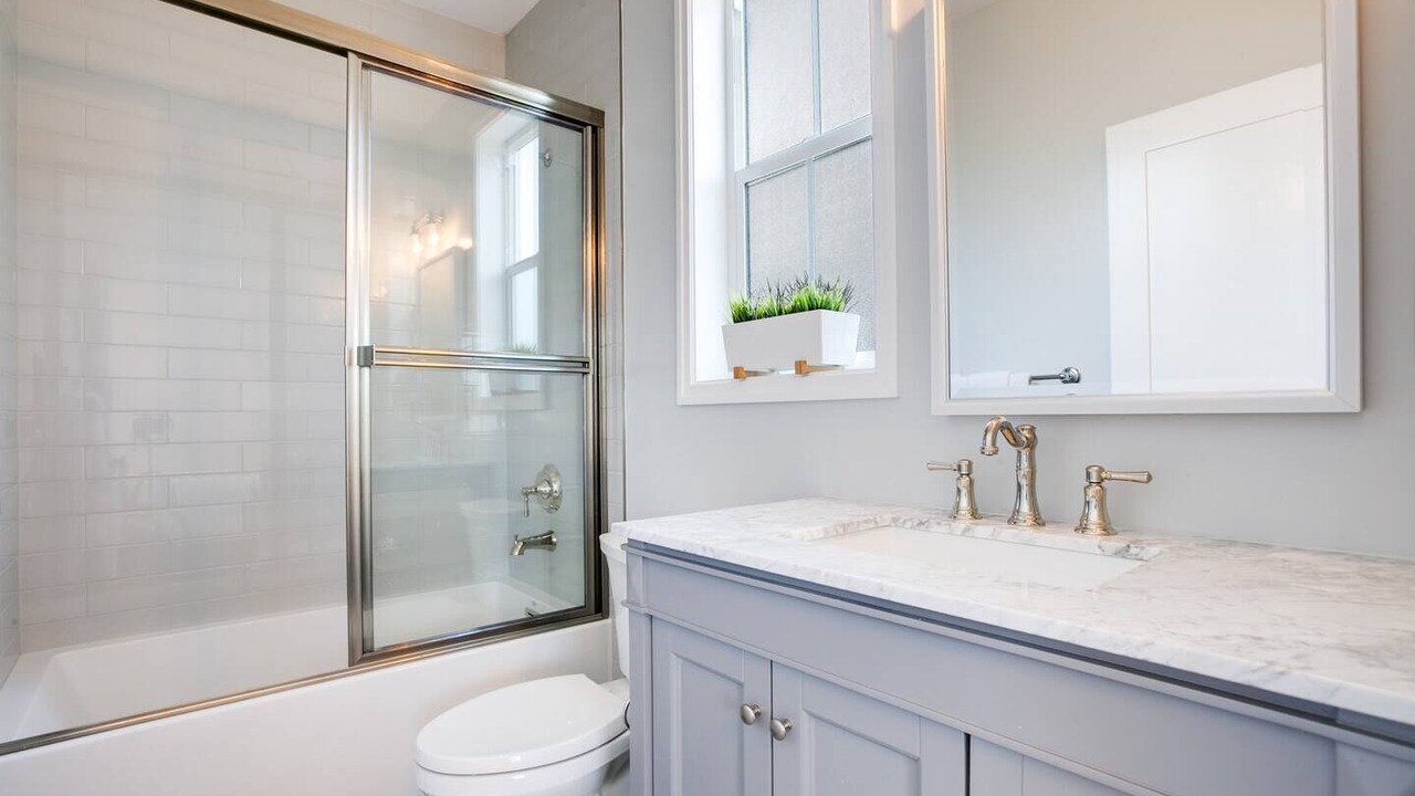 Photo of Bathroom in Lamanda Park