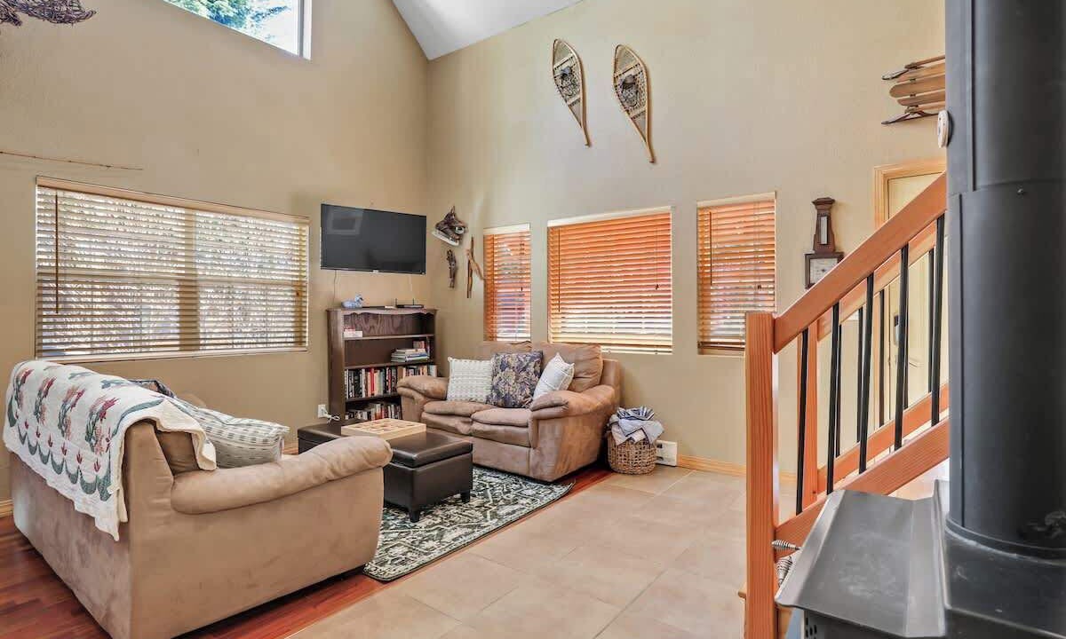 Photo of Livingroom in Sierra Cedars