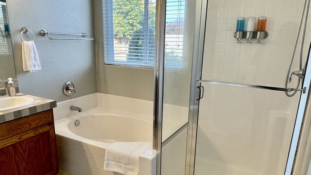 Photo of Bathroom in Raisin