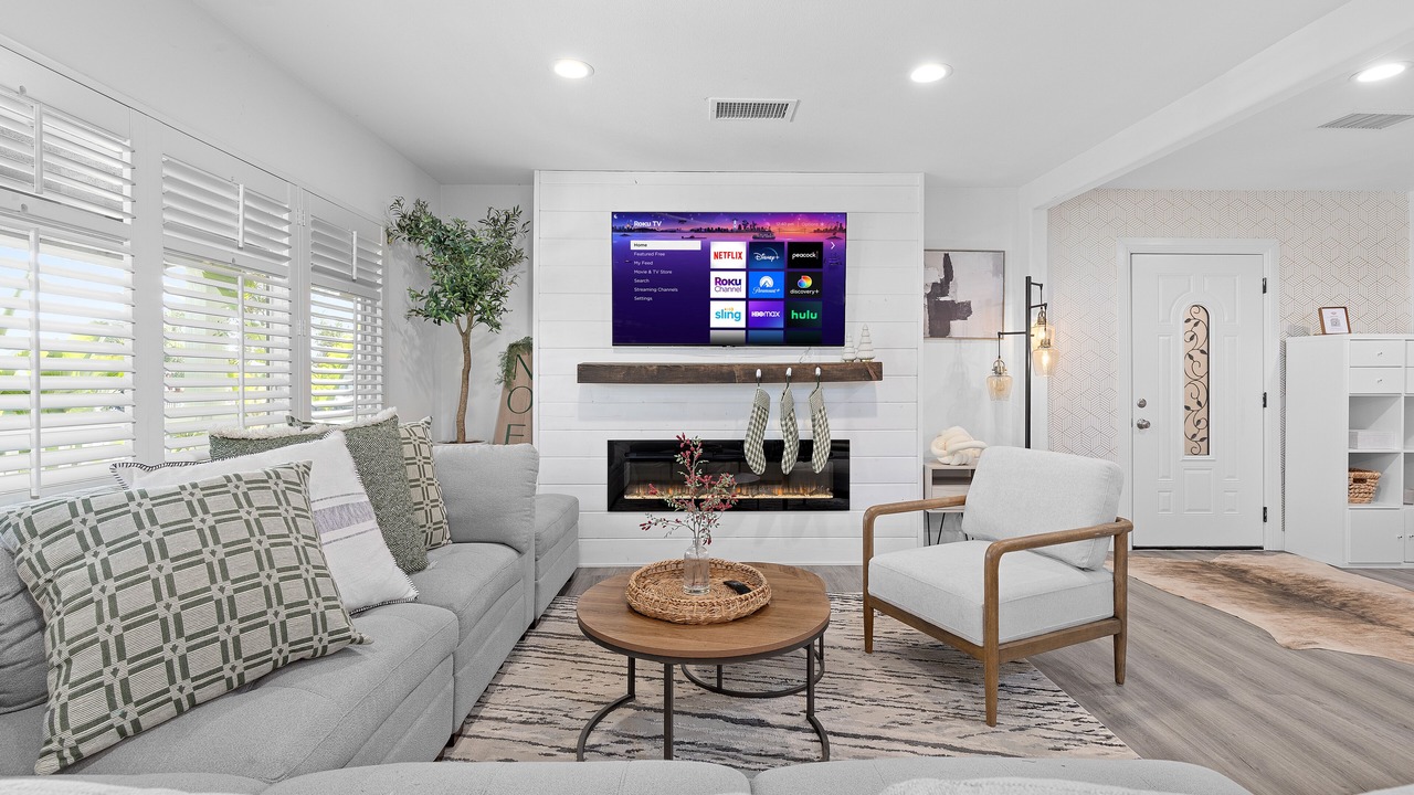 Photo of Livingroom in Midway City