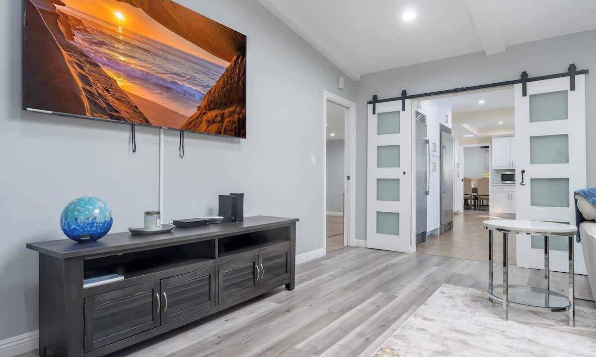 Photo of Livingroom in Northridge