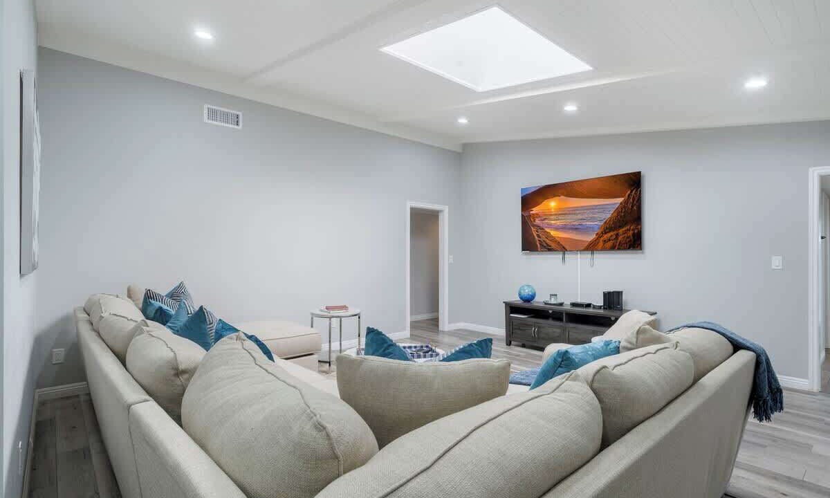 Photo of Livingroom in Northridge