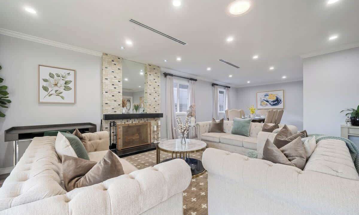 Photo of Livingroom in Northridge