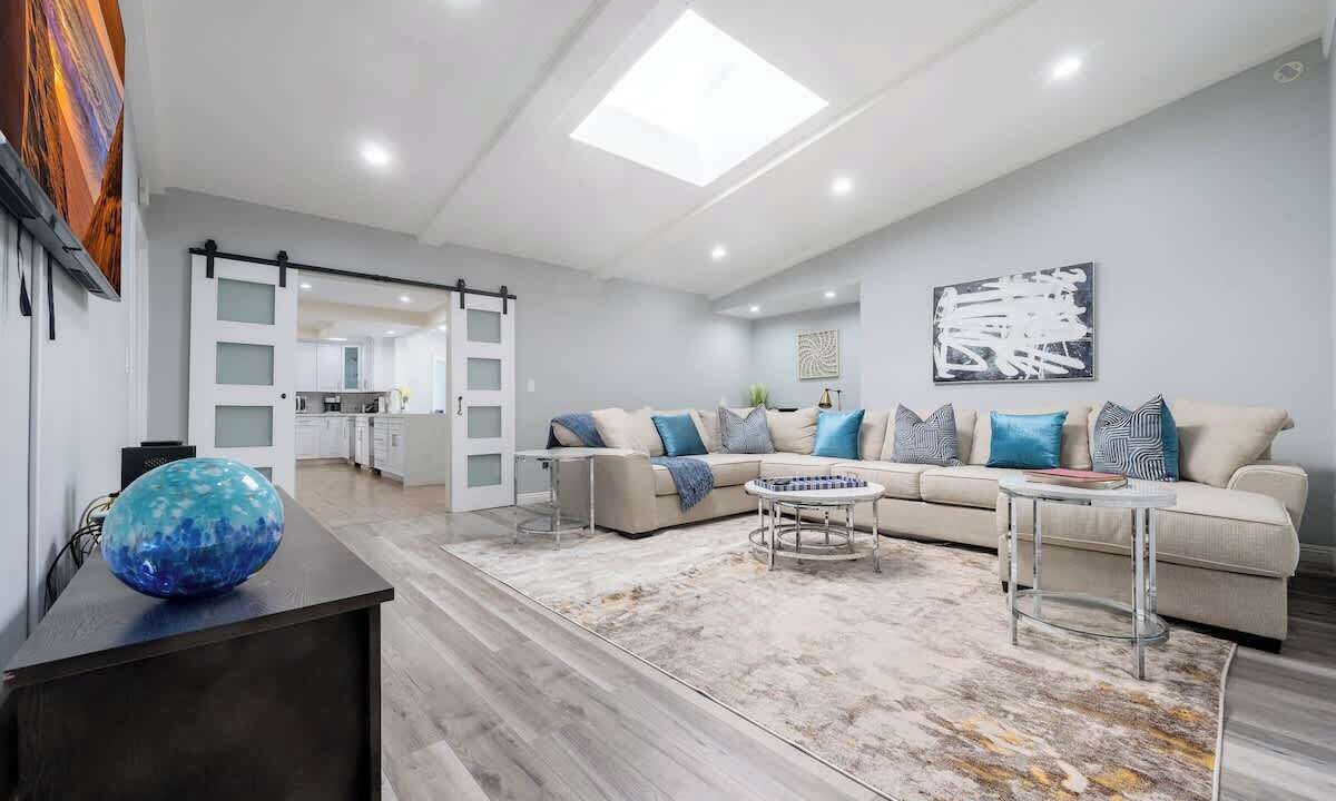 Photo of Livingroom in Northridge