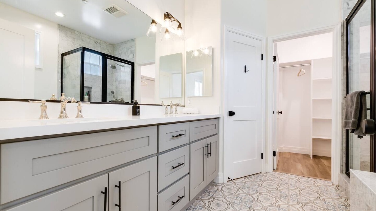 Photo of Bathroom in Lamanda Park