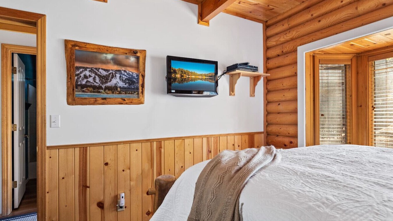 Photo of Bedroom in Summit Estates