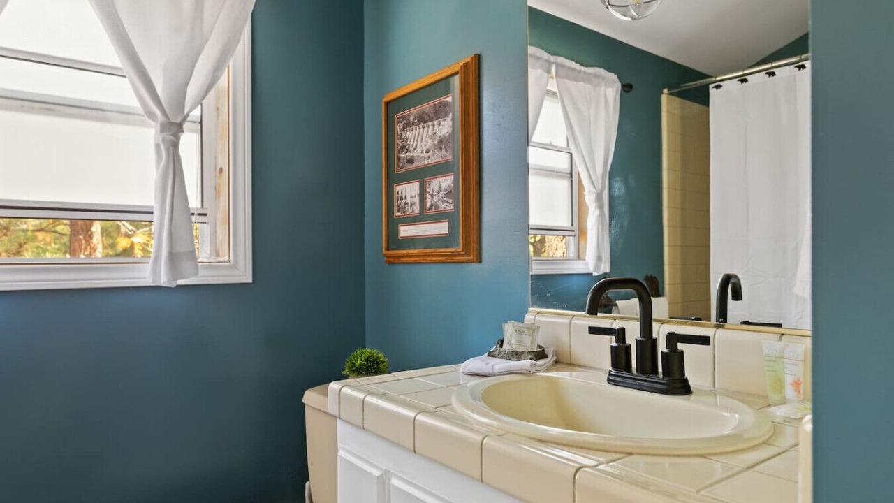 Photo of Bathroom in Summit Estates