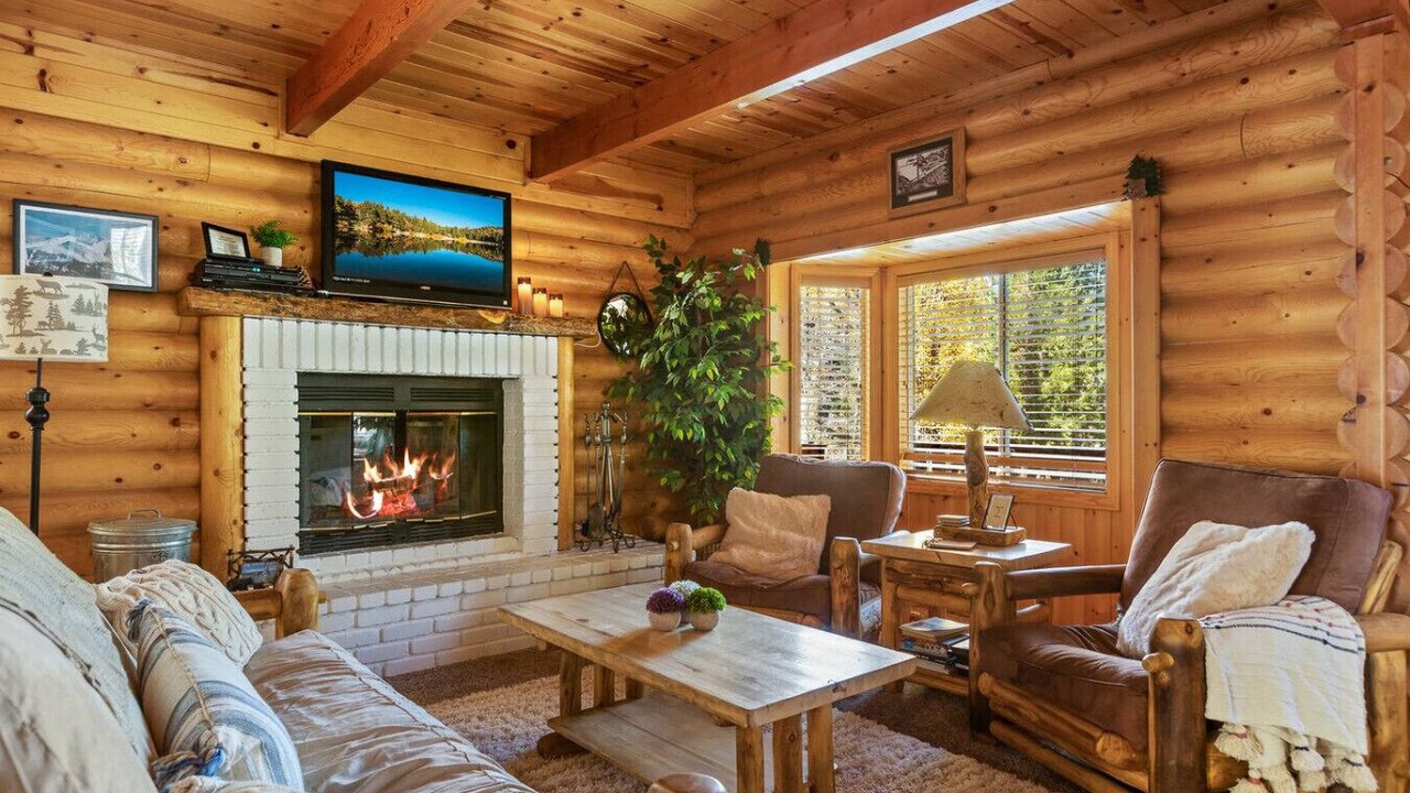 Photo of Livingroom in Summit Estates