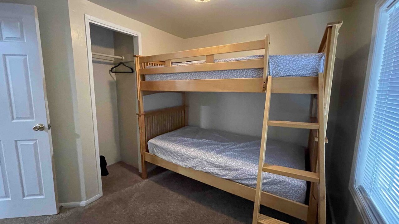 Photo of Bedroom in Cedarpines Park
