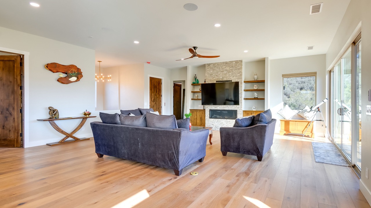 Photo of Livingroom in Lynx Mountain View Estates