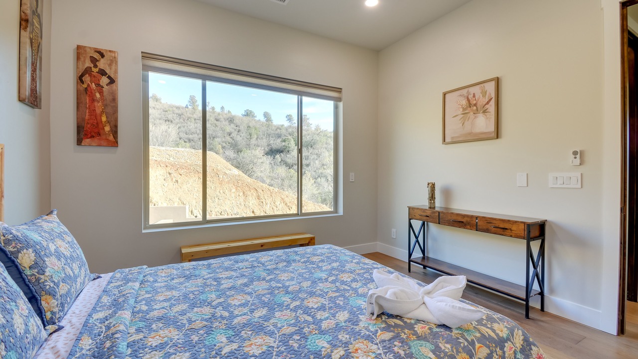 Photo of Bedroom in Lynx Mountain View Estates