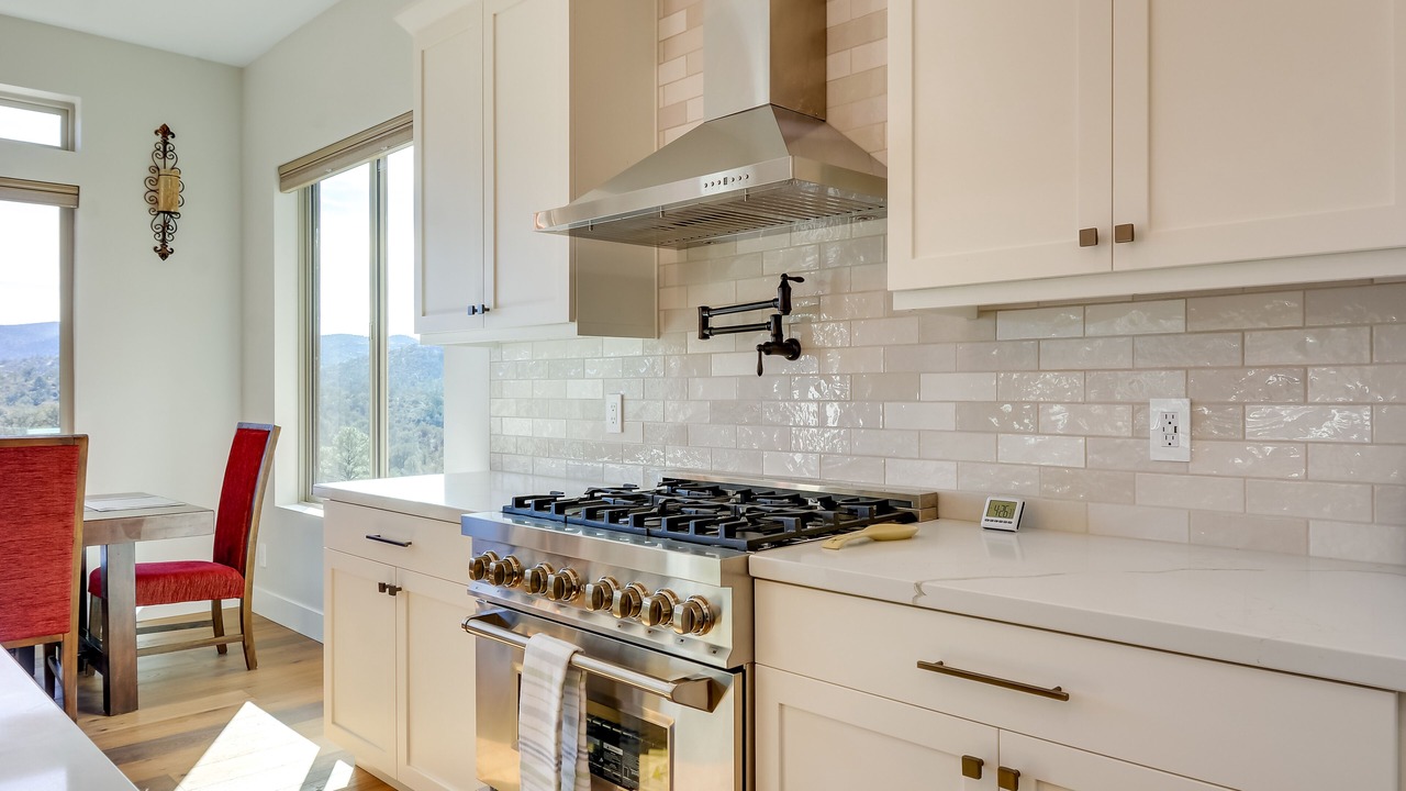 Photo of Kitchen in Lynx Mountain View Estates