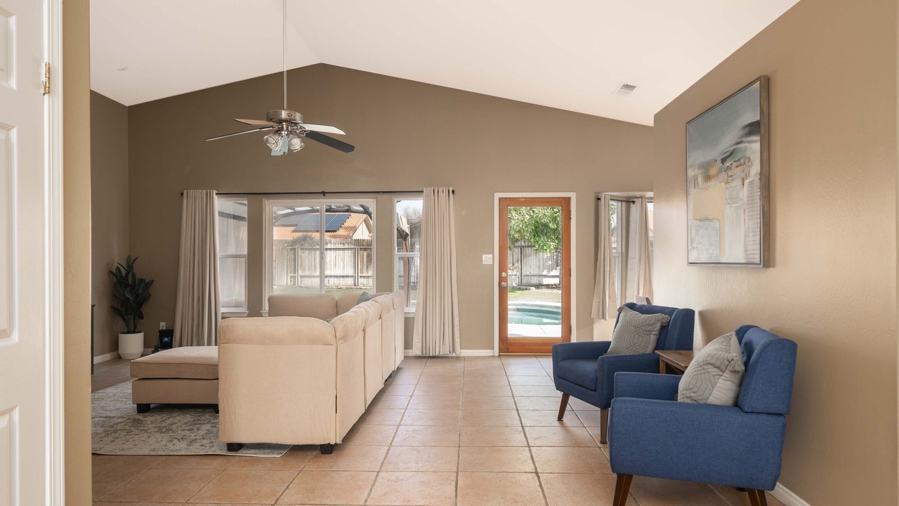 Photo of Livingroom in Pumpkin Center