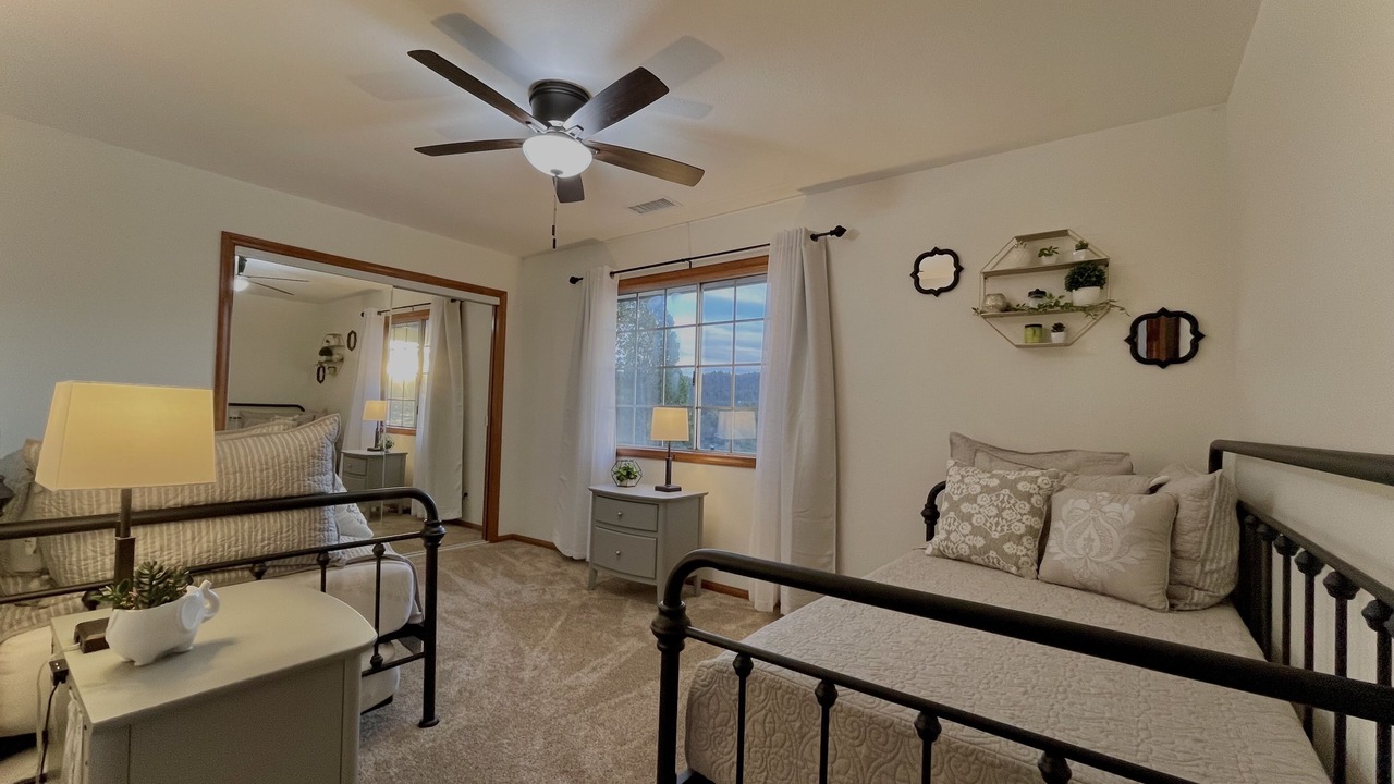 Photo of Bedroom in Crestline