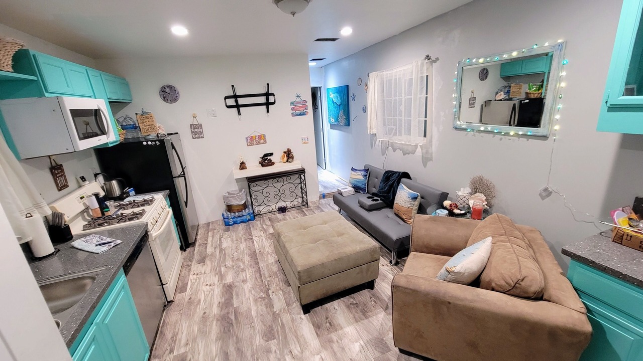 Photo of Livingroom in East Side Capistrano