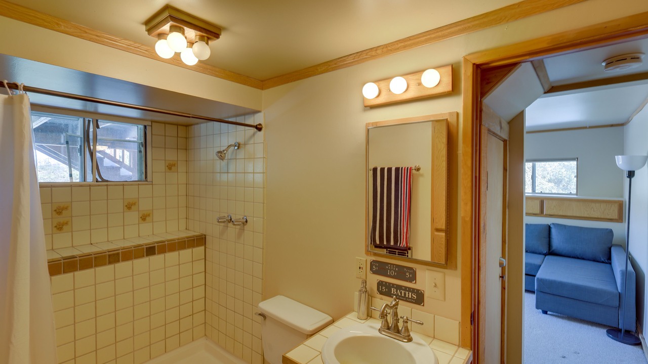Photo of Bathroom in Pine Mountain Club