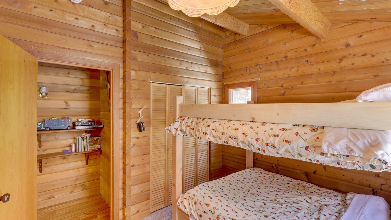 Photo of Bedroom in Pine Mountain Club