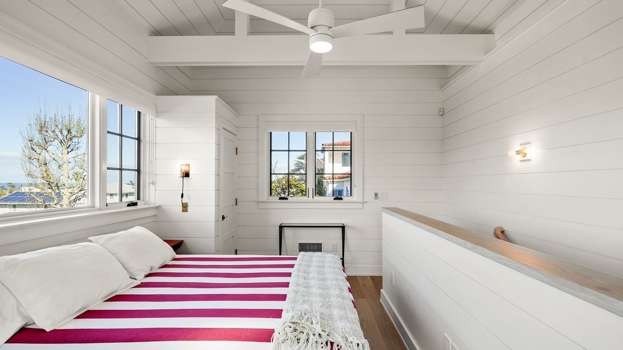 Photo of Bedroom in Village of La Jolla