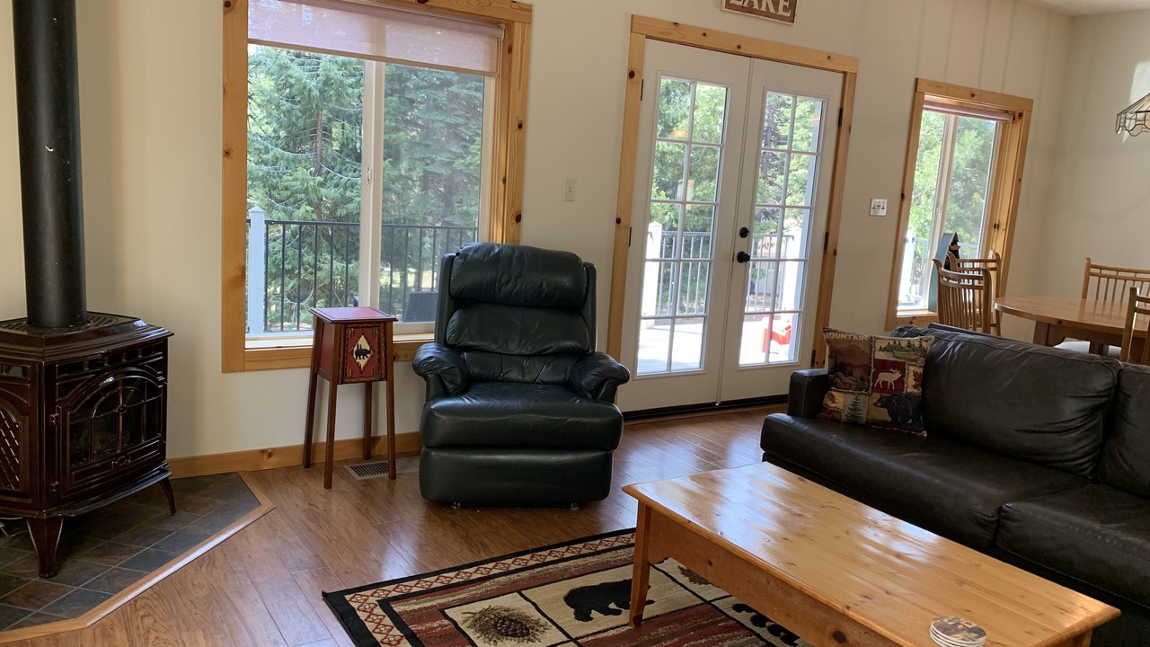 Photo of Livingroom in Lake Almanor Country Club