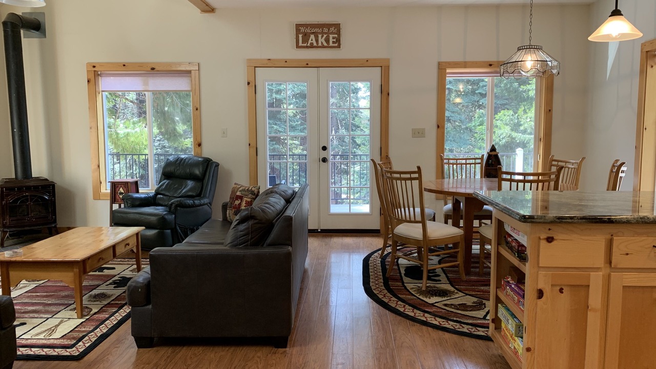 Photo of Livingroom in Lake Almanor Country Club