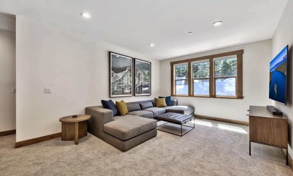 Photo of Livingroom in Kingswood Estates