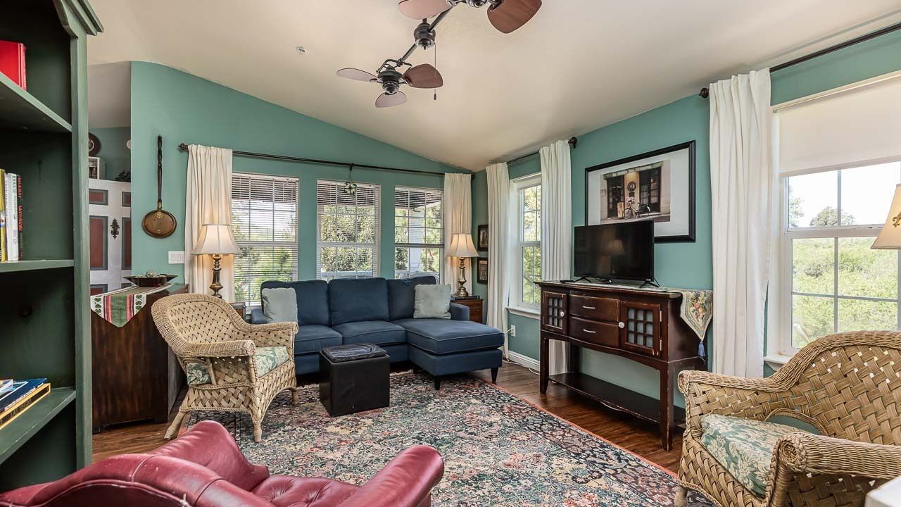 Photo of Livingroom in Julian