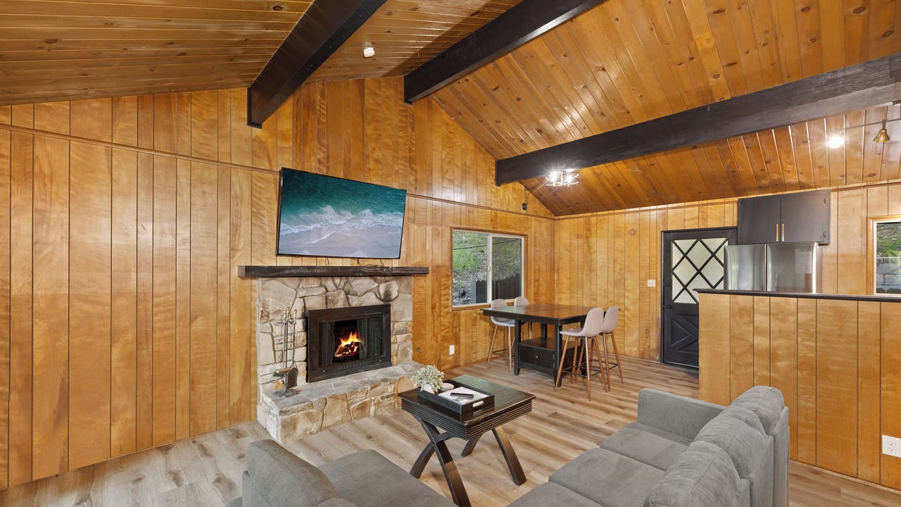 Photo of Livingroom in Crestline