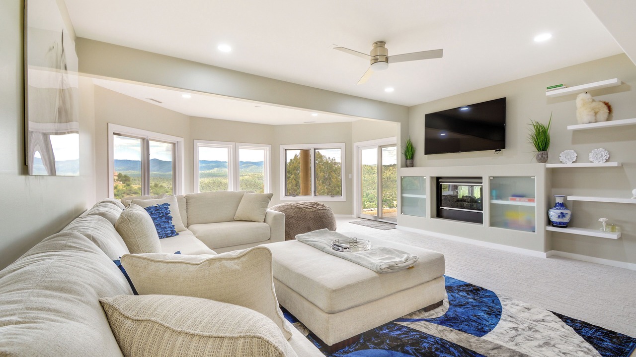 Photo of Livingroom in Lynx Mountain View Estates