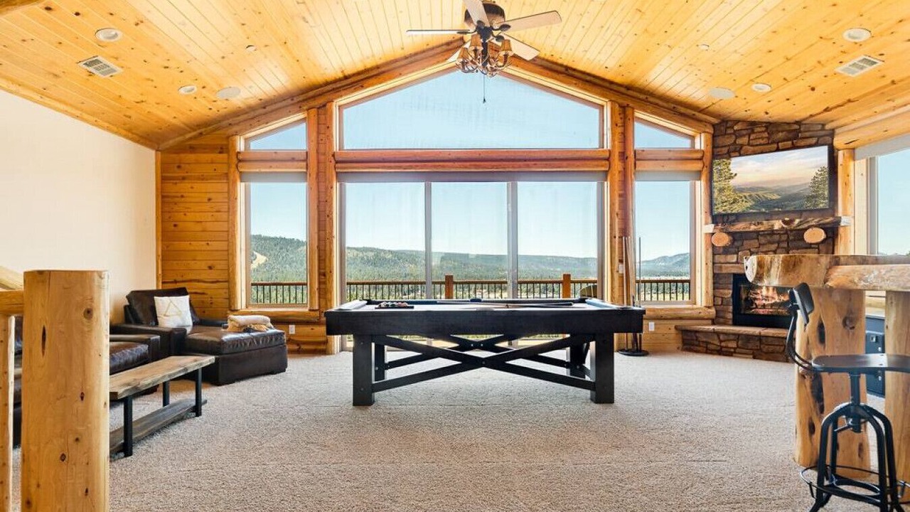 Photo of Livingroom in Castle Glen Estates