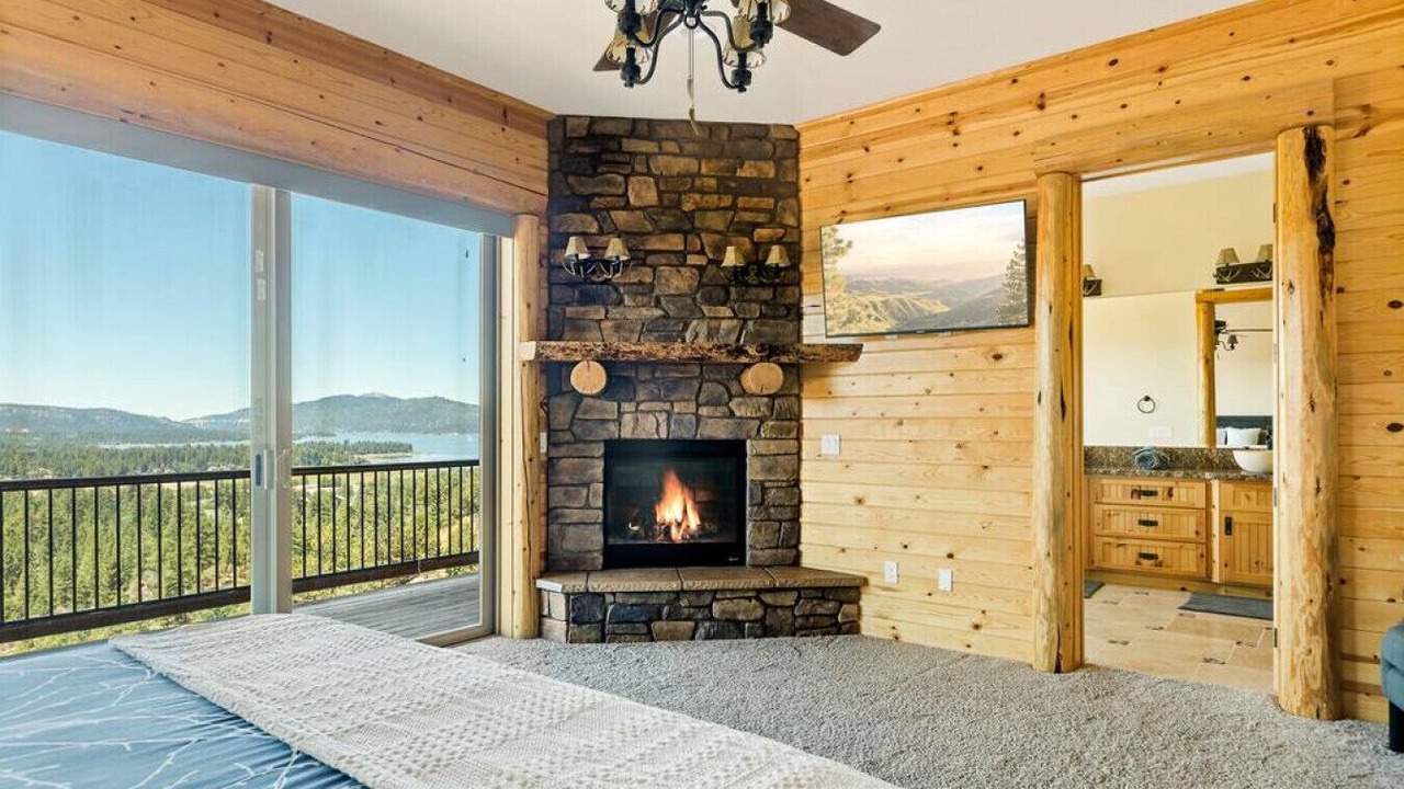 Photo of Livingroom in Castle Glen Estates