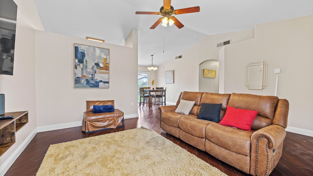Photo of Livingroom in Pumpkin Center