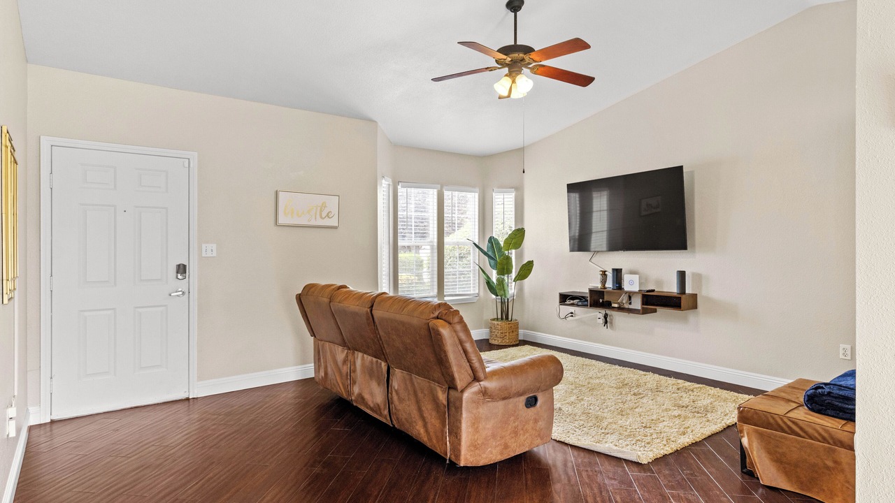 Photo of Livingroom in Pumpkin Center
