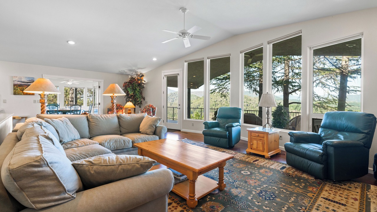 Photo of Livingroom in Lakehead