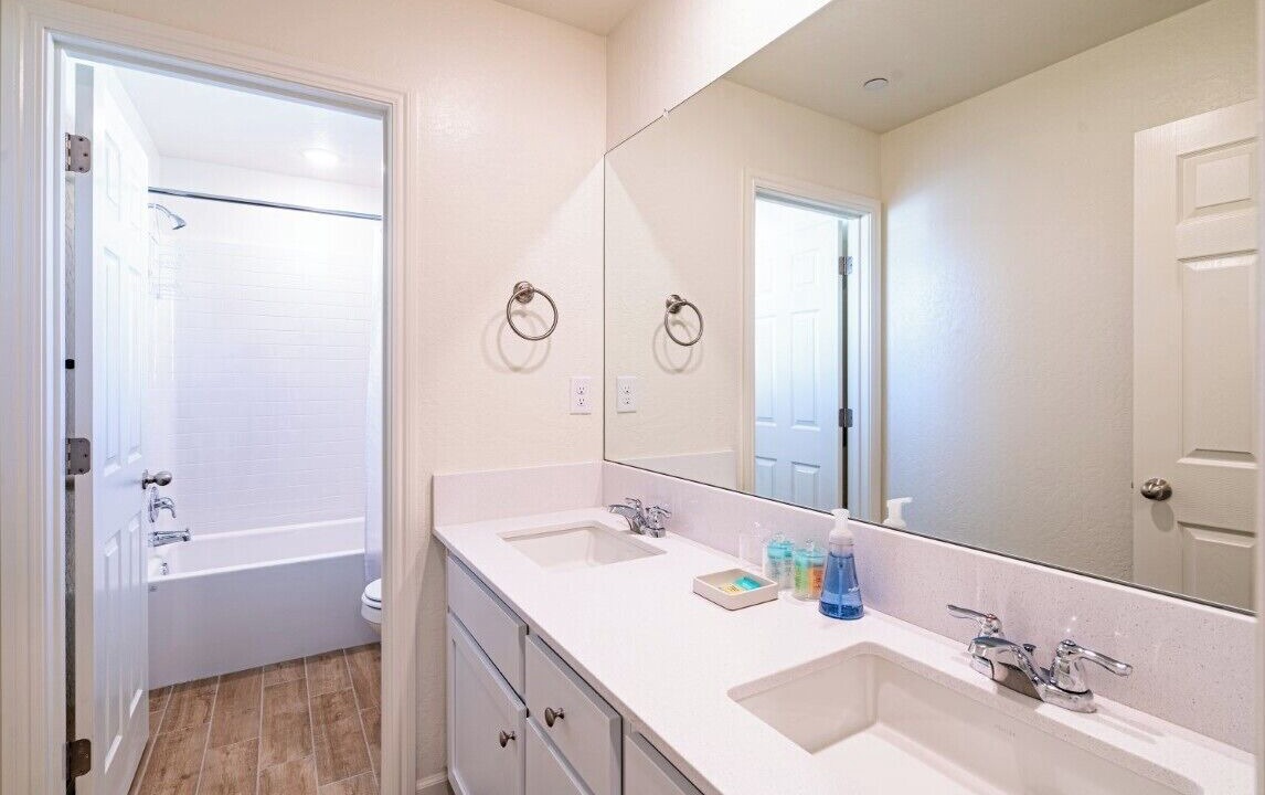 Photo of Bathroom in Raisin