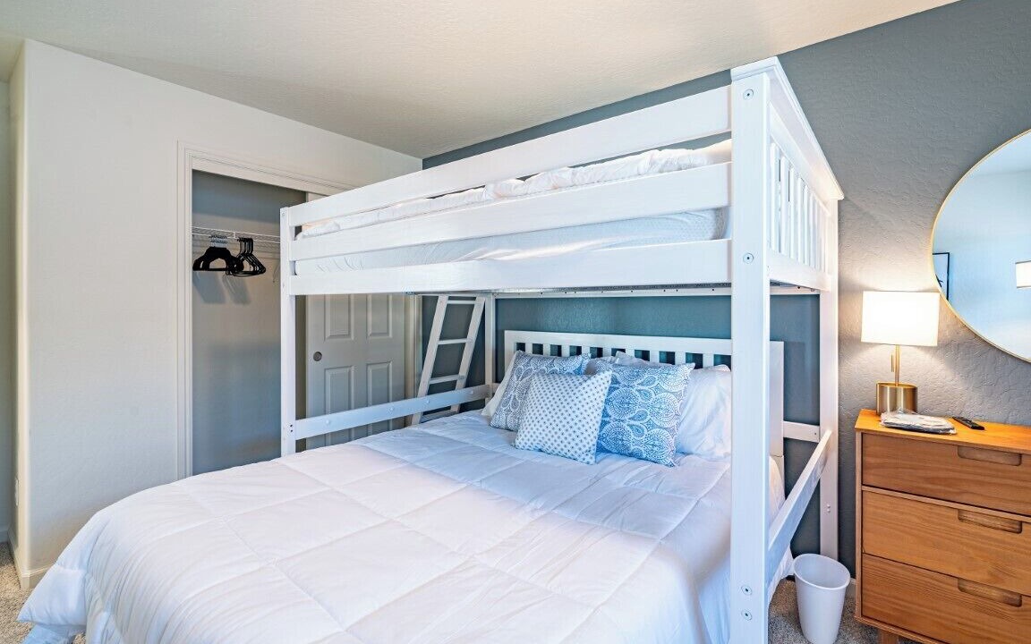 Photo of Bedroom in Raisin