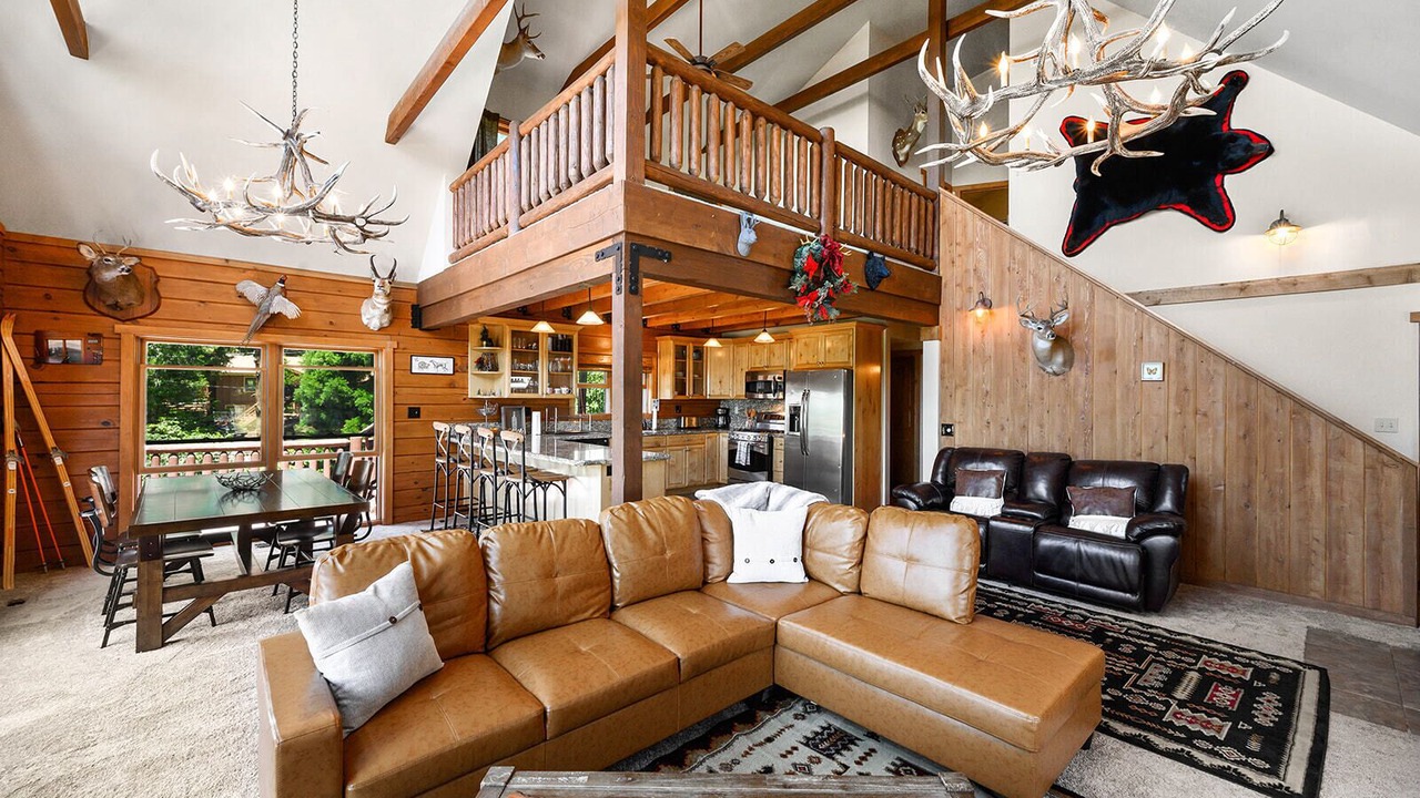 Photo of Livingroom in Crestline