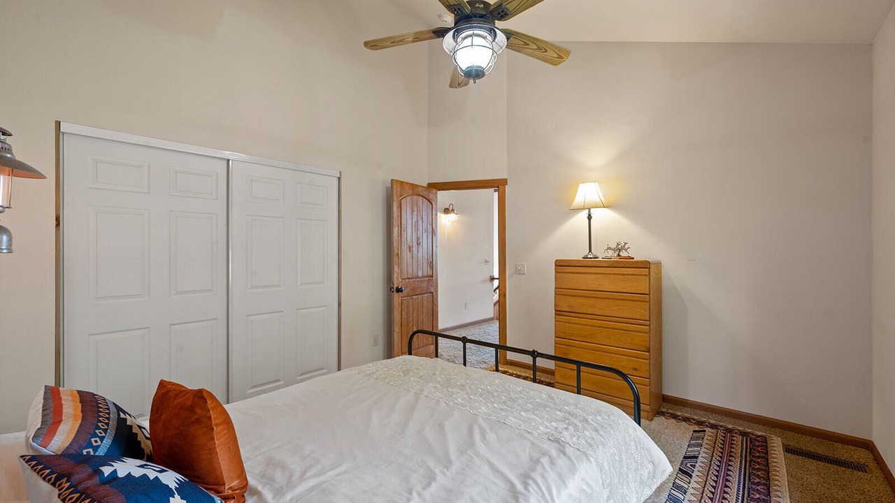 Photo of Bedroom in Crestline