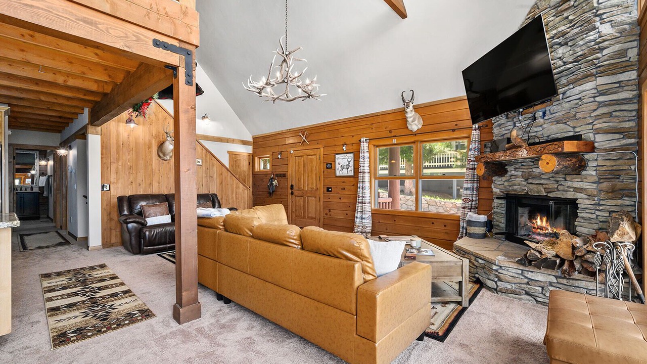 Photo of Livingroom in Crestline