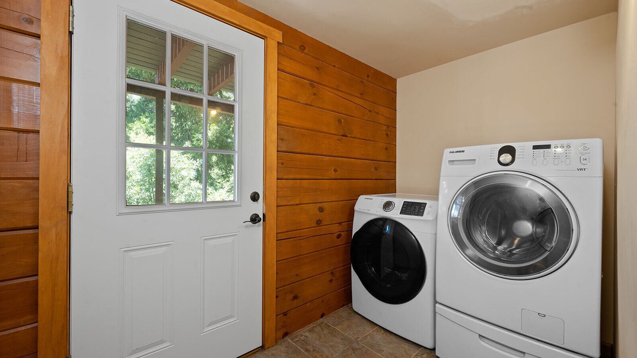 Photo of Bedroom in Crestline