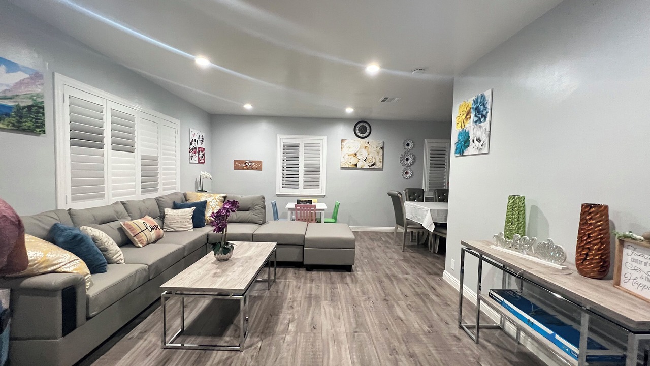Photo of Livingroom in Midway City