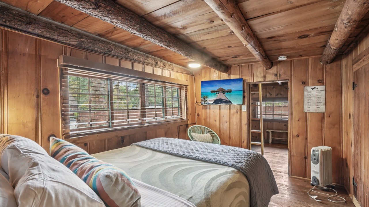 Photo of Bedroom in Idyllwild