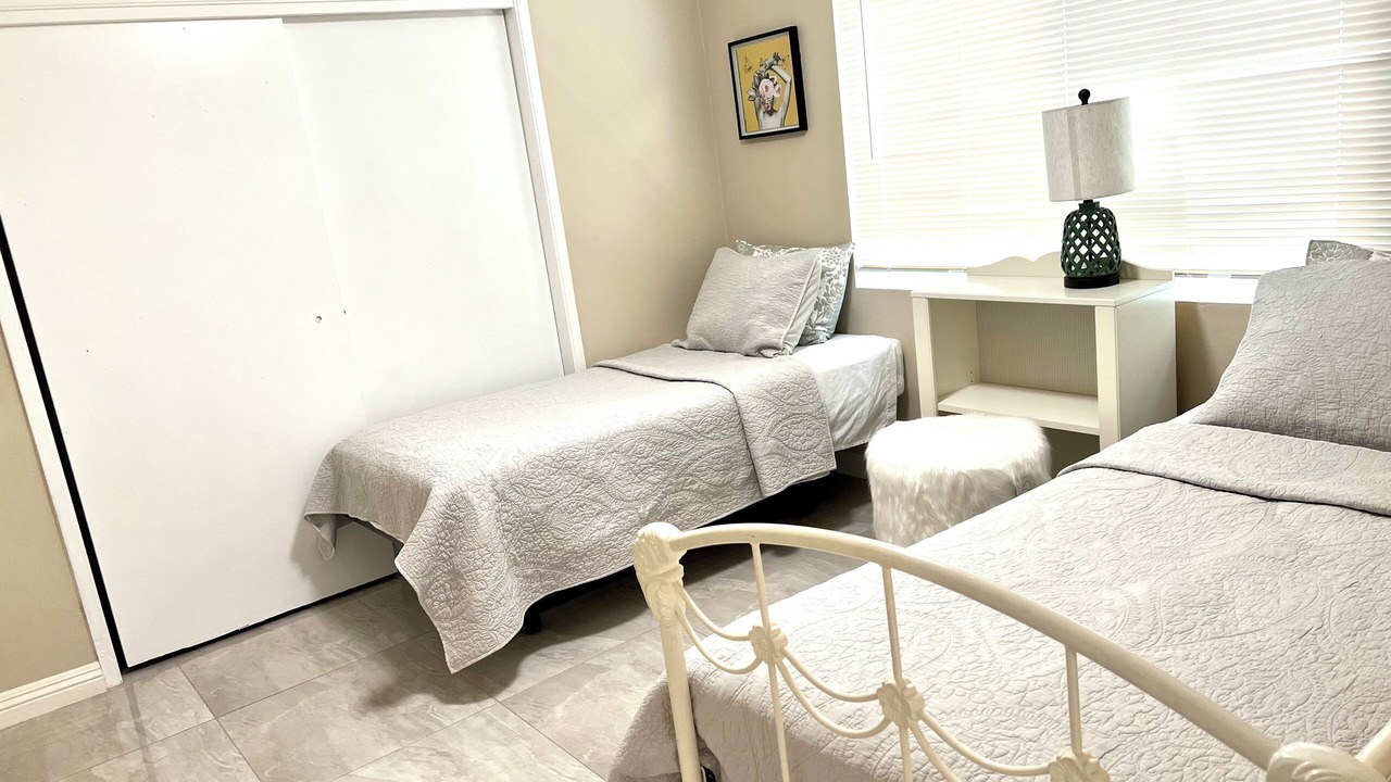 Photo of Bedroom in Midway City