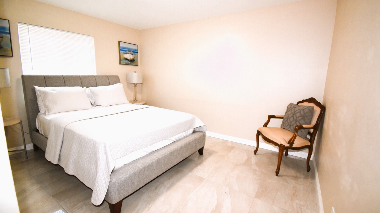 Photo of Bedroom in Midway City