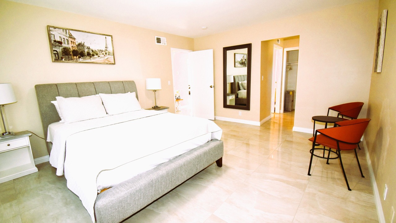 Photo of Bedroom in Midway City