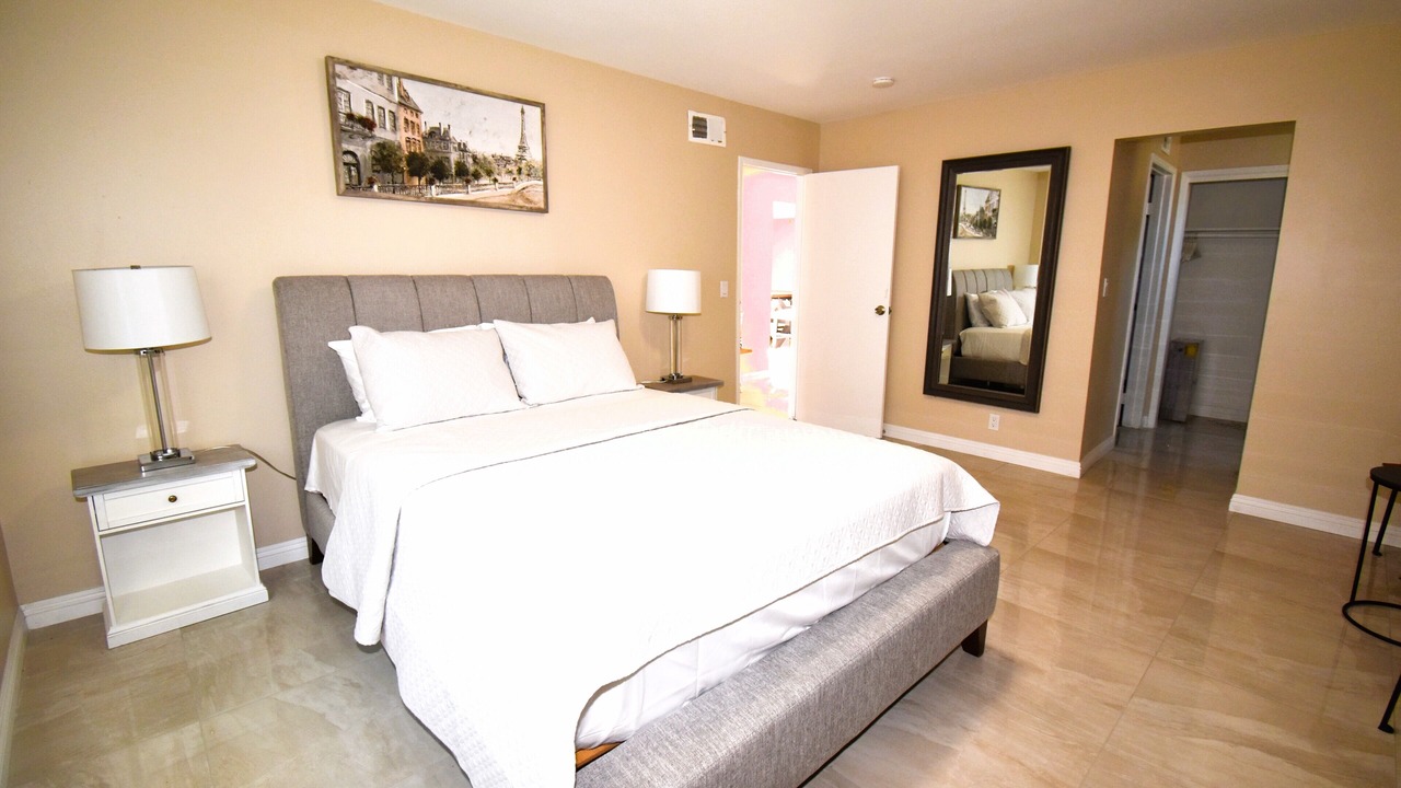 Photo of Bedroom in Midway City