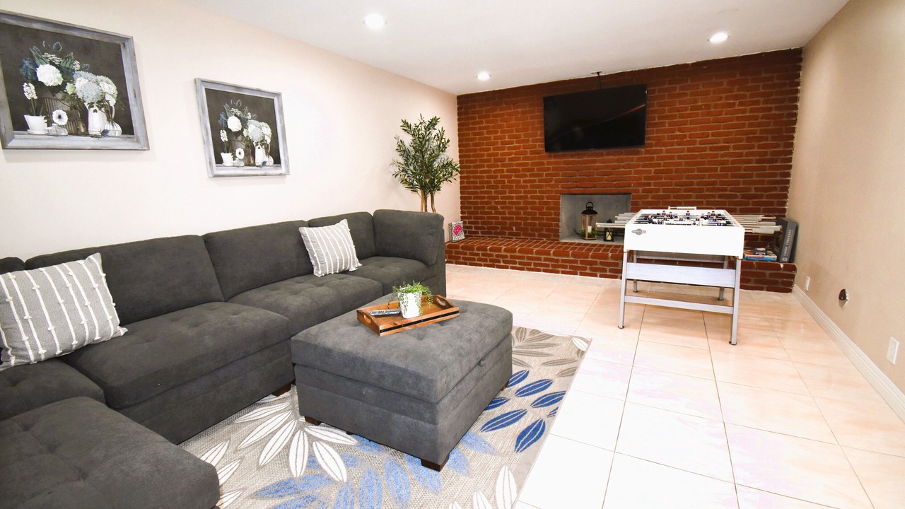 Photo of Livingroom in Midway City