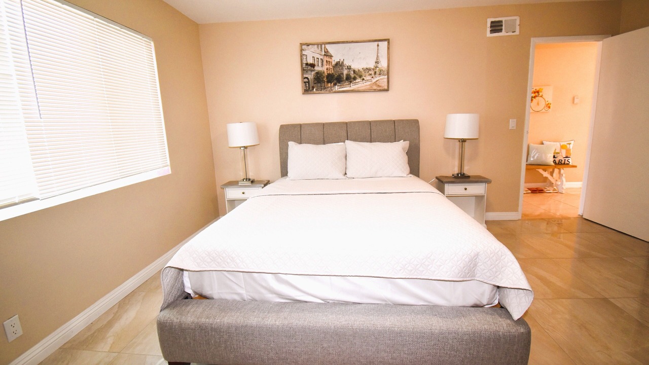 Photo of Bedroom in Midway City