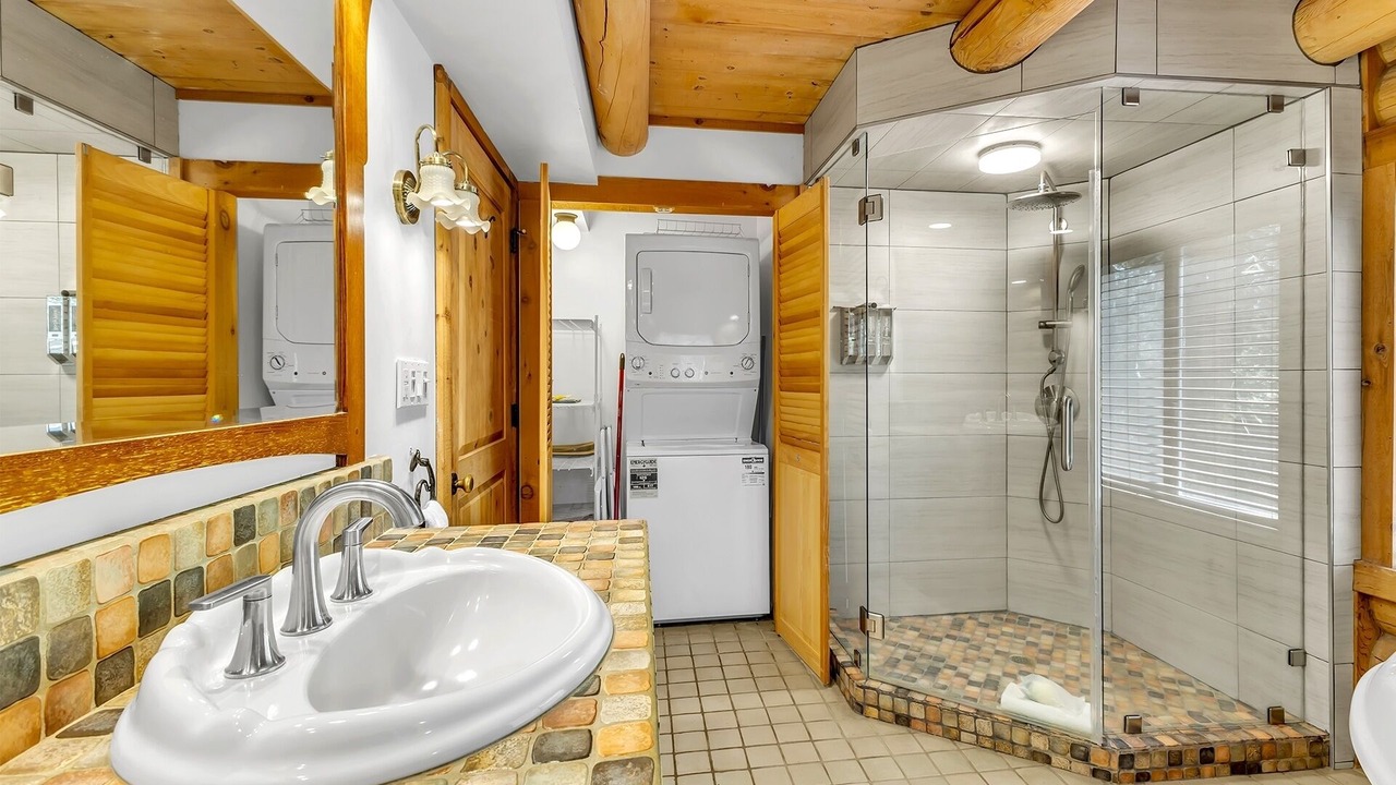 Photo of Bathroom in Idyllwild