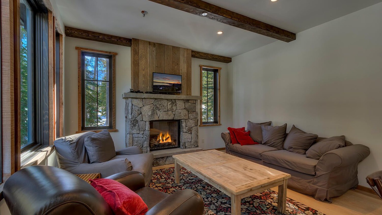 Photo of Livingroom in Sugar Bowl Resort