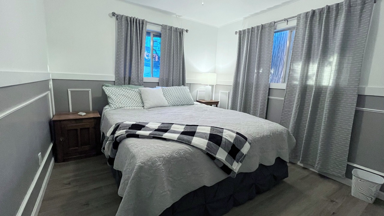 Photo of Bedroom in Crestline